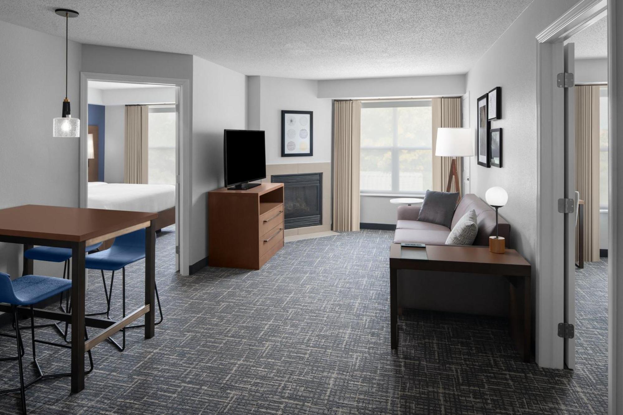 Hotel By Marriott Holland